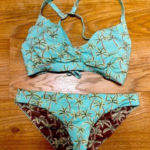 Body Glove Bikini Top Size E bottom Size M reversible